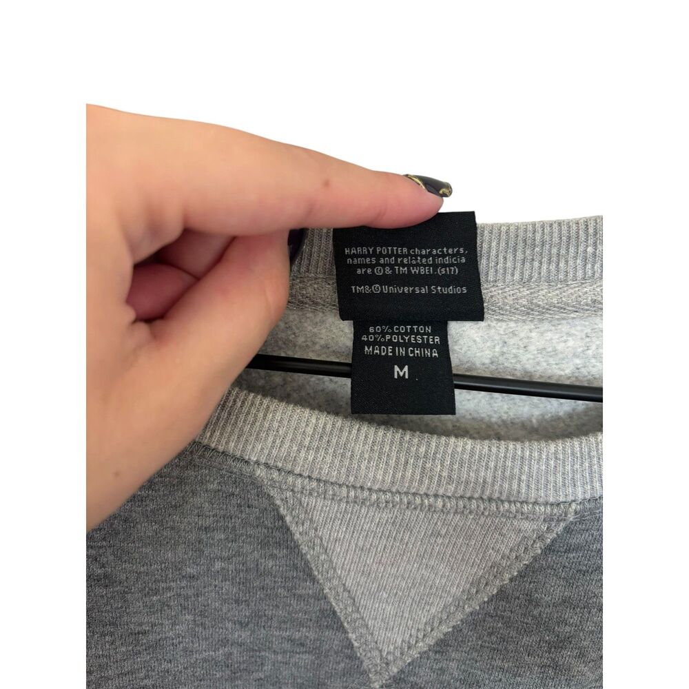 Wizarding World of Harry Potter Hufflepuff Long Sleeve Gray Pullover Sweater M - Picture 5 of 7